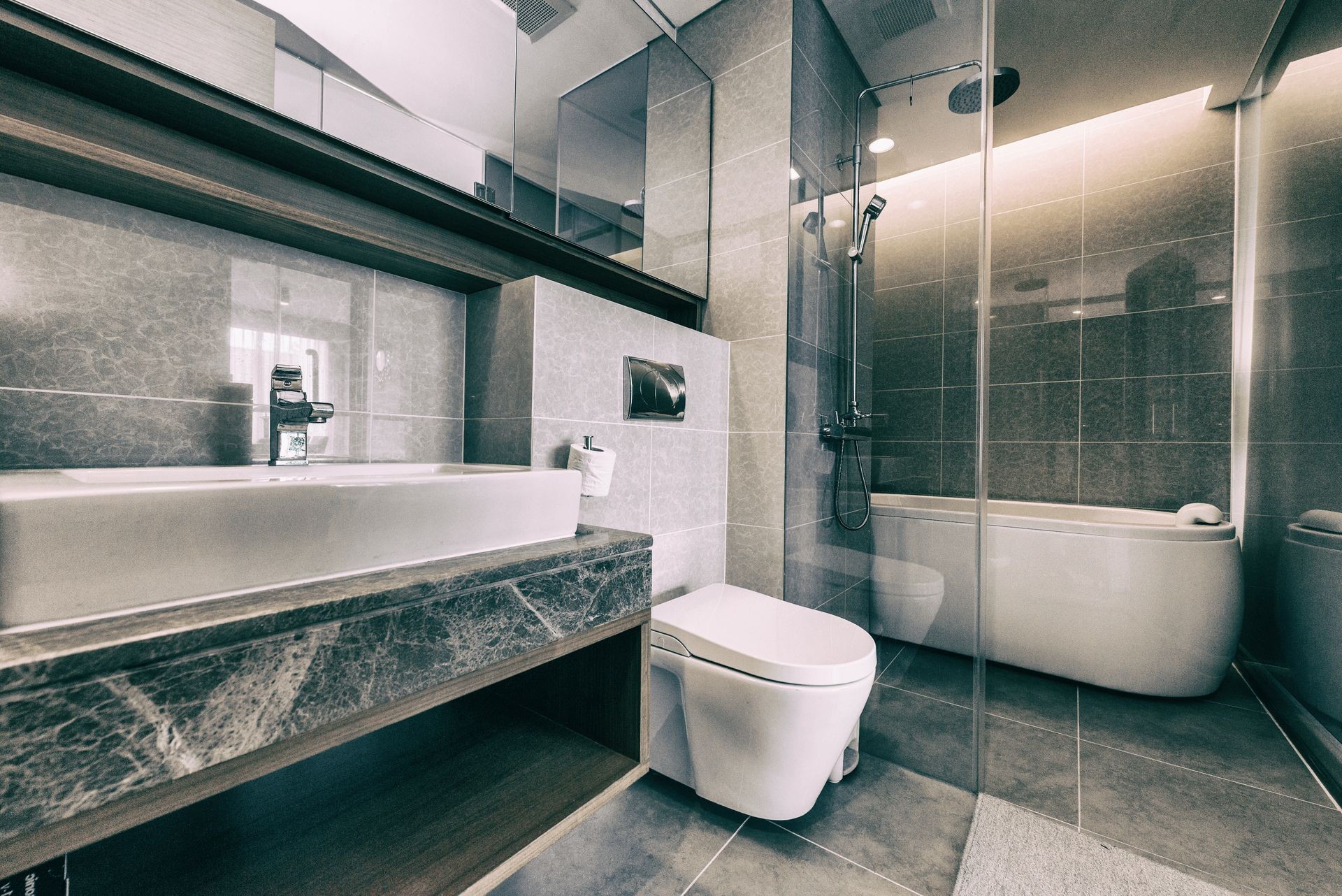 Beautiful Large Bathroom in Luxury Home Beautiful Large Bathroom in Luxury Home